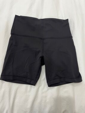 Lululemon Wunder Train 6 inch inseam Shorts